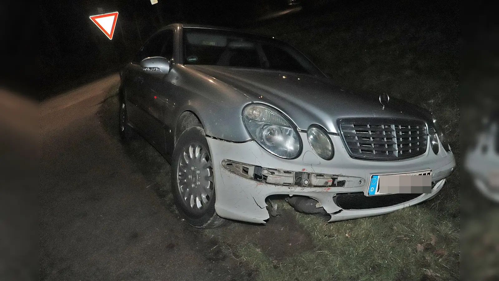 An dem Wagen entstand ein Schaden von rund 1.500 Euro. (Foto: Polizei Kreis Höxter)