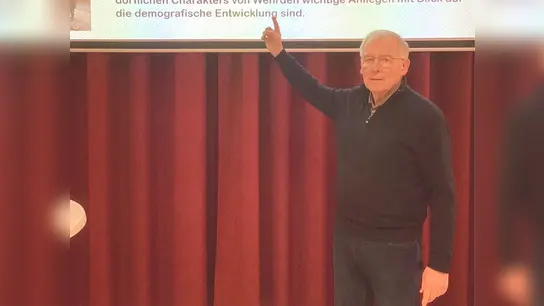 Der Vorsitzende Gerd Rother erläuterte die Umstrukturierung. (Foto: proWehrden)