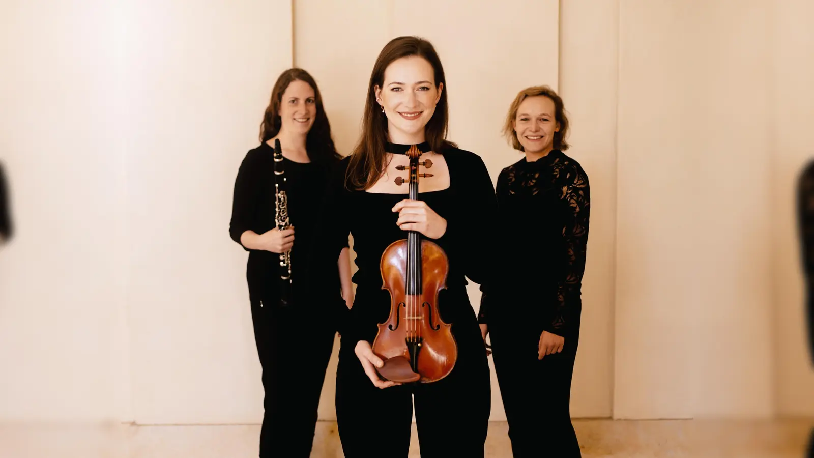 Das „Alma Rosé Trio“ spielt folkloristisch inspirierte Stücke. (Foto: Rebecca Kraemer)