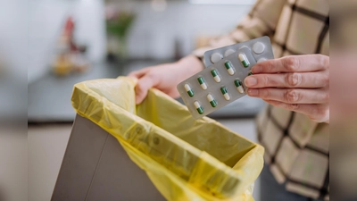 In den meisten Fällen können abgelaufene Medikamente im Hausmüll entsorgt werden, sofern keine besonderen Hinweise im Beipackzettel enthalten sind.  (Foto: AOK/hfr)