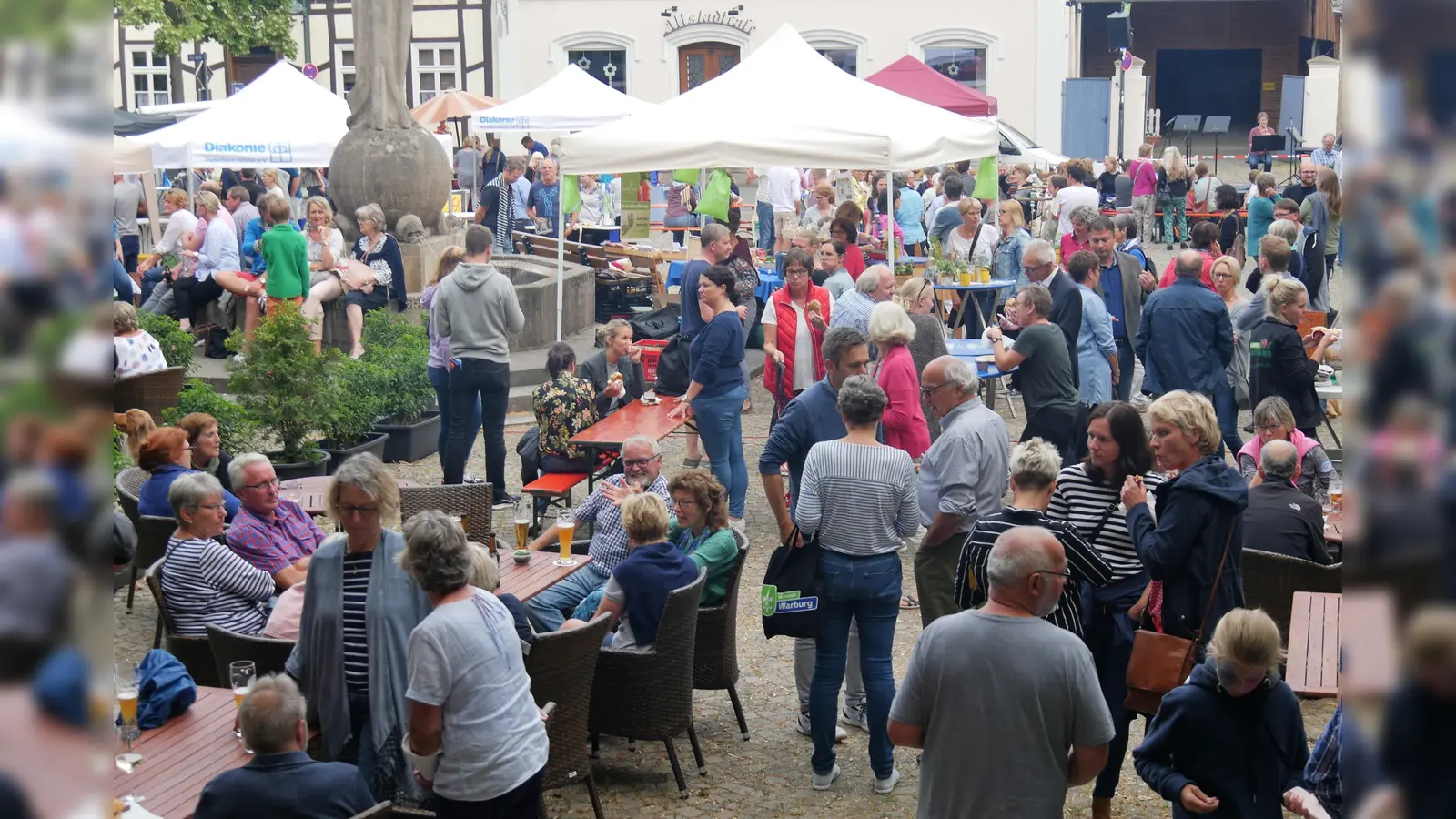 In diesem Jahr finden wieder drei Feierabendmärkte in der Hansestadt Warburg statt. (Foto: BI Lebenswertes Bördeland & Diemeltal)