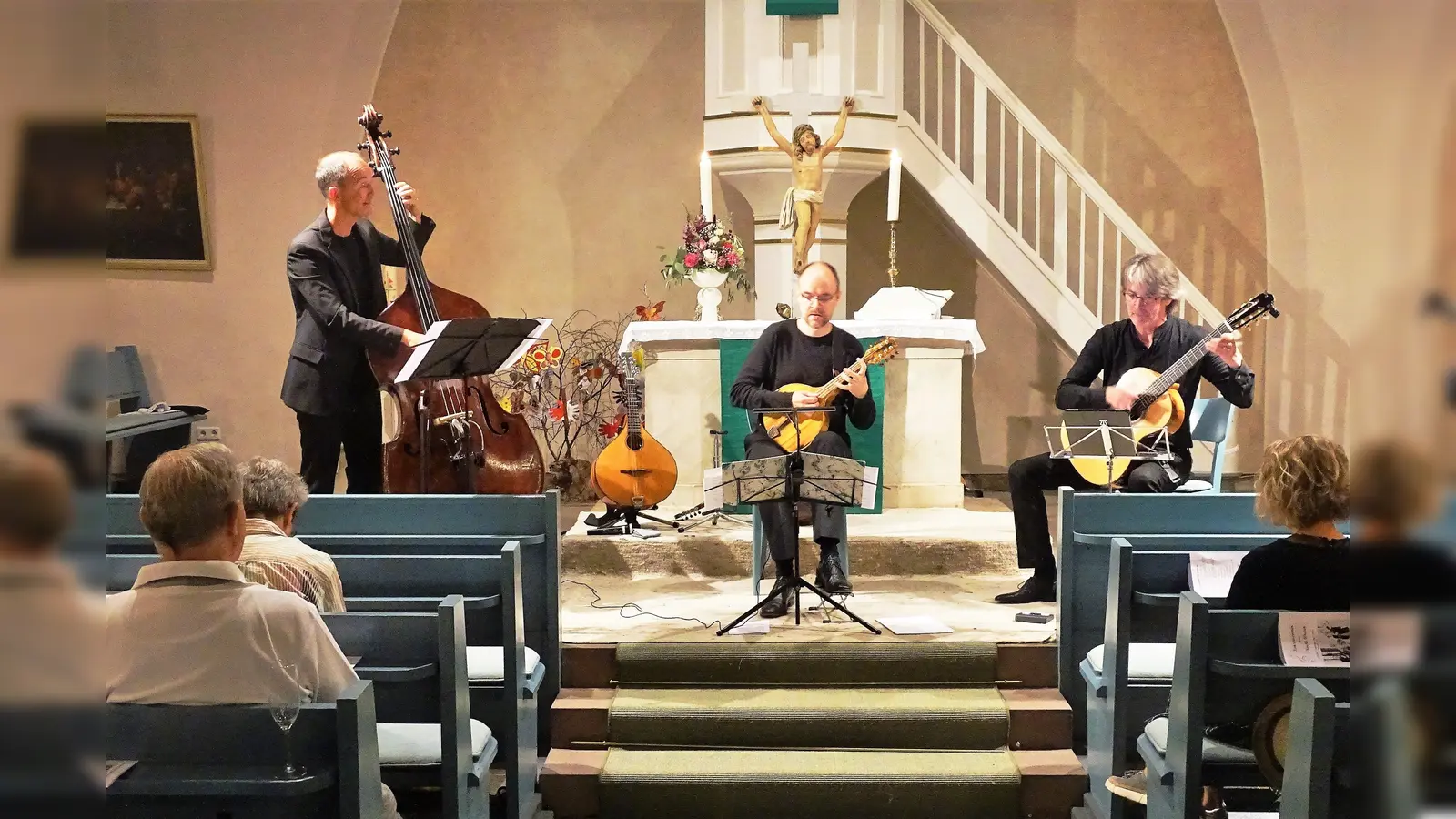 Trio Popp, Roß und Dohrmann aus Hamburg in der Kirche Wrexen. (Foto: Heimat- und Verkehrsverein Wrexen )
