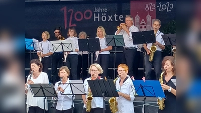 Die Musikschule Höxter sorgt mit verschiedenen Ensembles für ein gemeinsames Musikerlebnis. Im Bild: Das sinfonische Blasorchester beim Festakt zum 1200-jährigen Bestehend der Stadt Höxter. (Foto: Stadt Höxter)